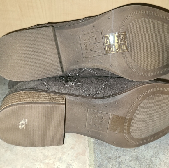 7.5 DV by Dolce Vita JURYY Ankle Boot, Granite Stella Suede - Picture 3 of 3